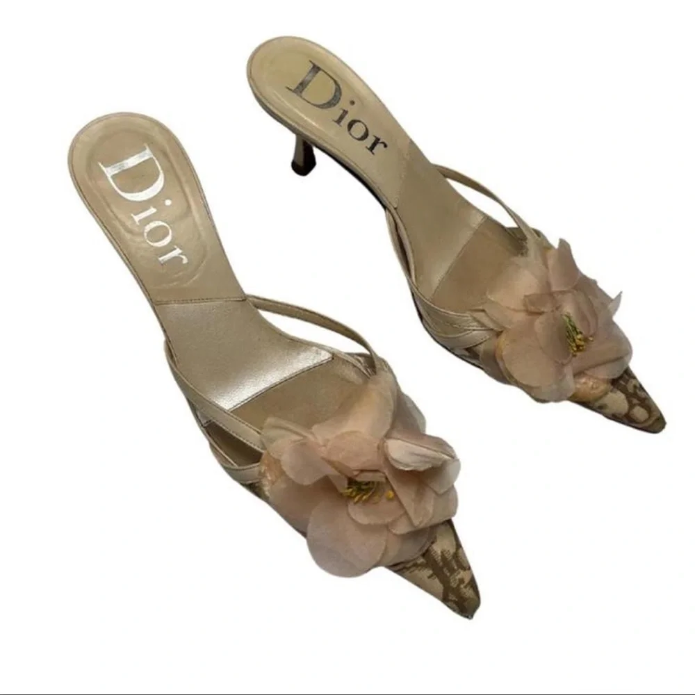 Dior Beige Floral Heels - Picture 2 of 4